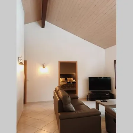 Holiday home Maison Entiere Au Pied Du Plateau Du Retord 2 Sdb - Vouvray *